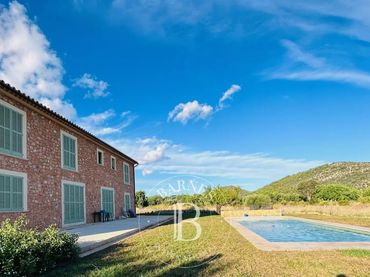 Casa rústica con piscina en venta en Alaró