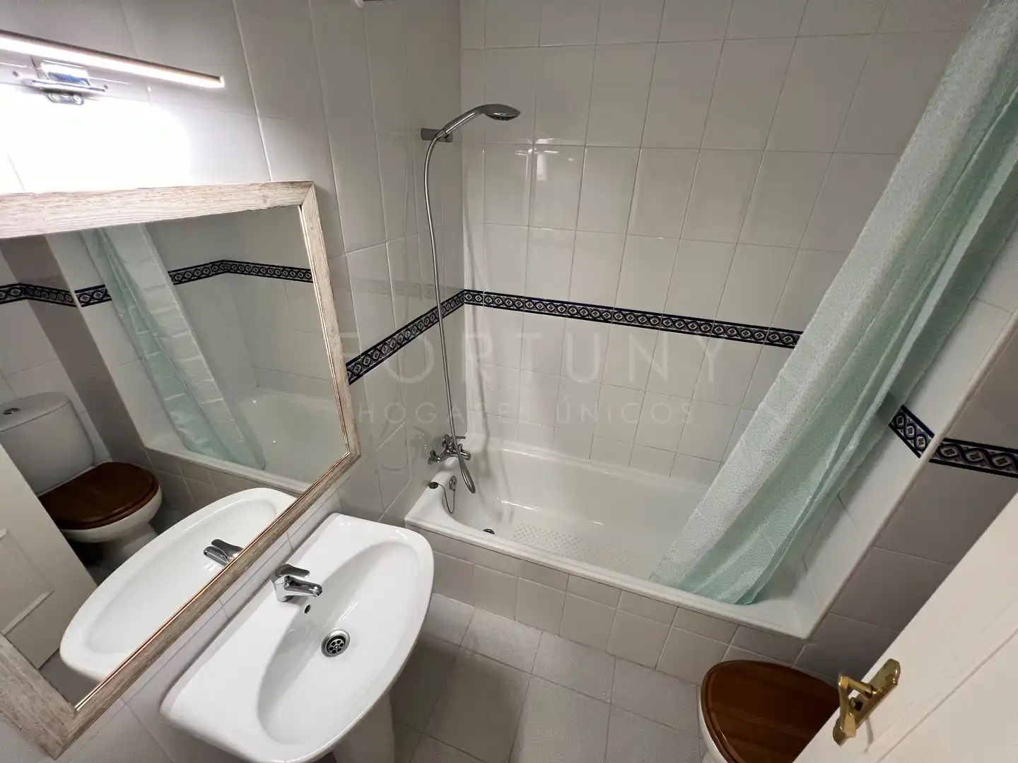 Bathroom of Flat for rent in Rincón de la Victoria  with Air Conditioner, Private garden and Terrace
