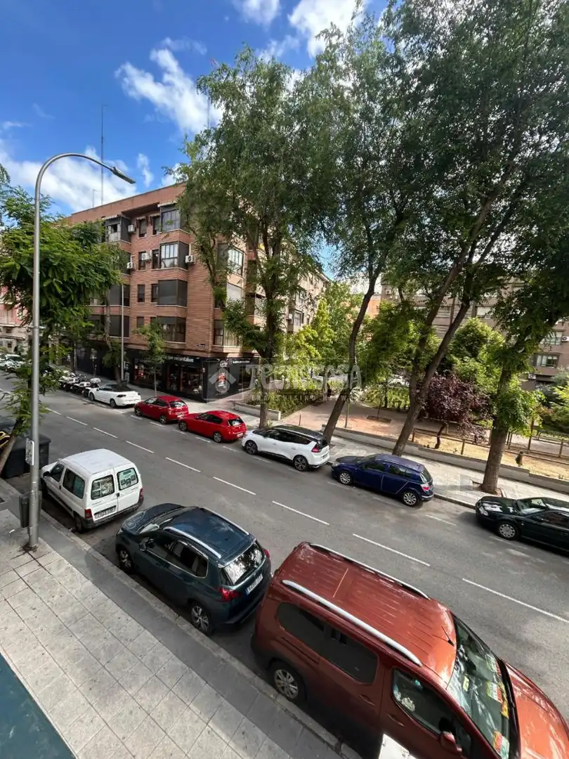 Vista exterior de Piso en venta en Madrid con Calefacción y Terraza