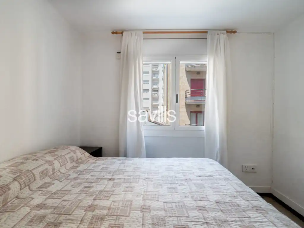 Dormitori de Apartament en venda en L'Hospitalet de Llobregat amb Aire condicionat