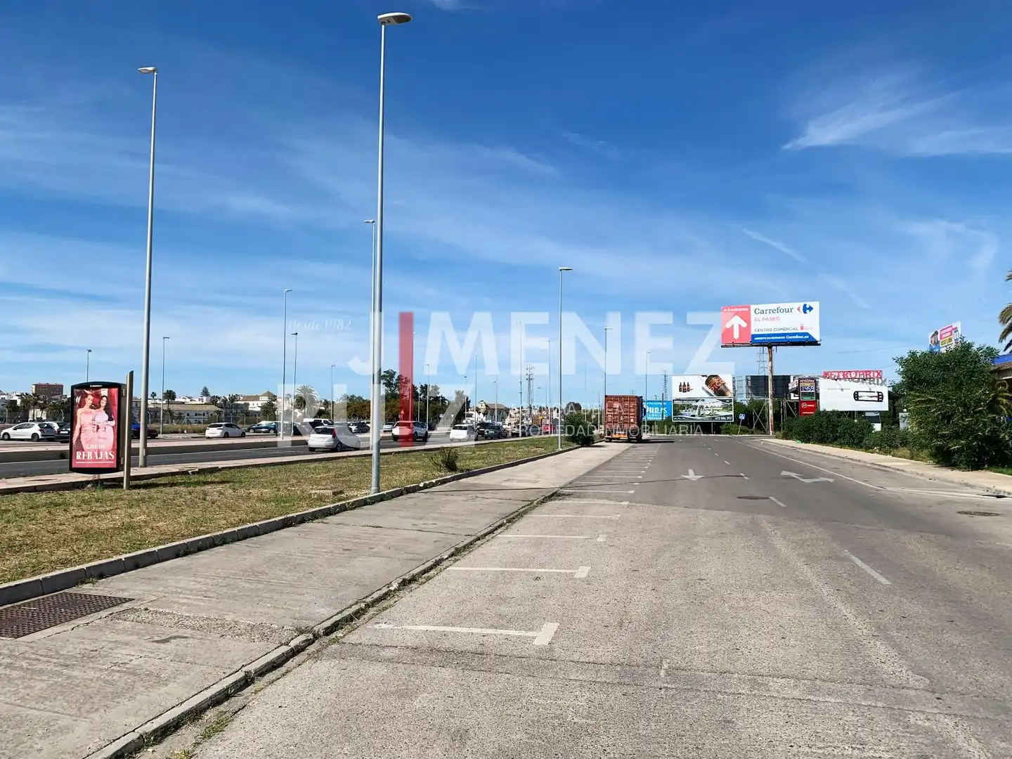 Vista exterior de Nau industrial en venda en El Puerto de Santa María