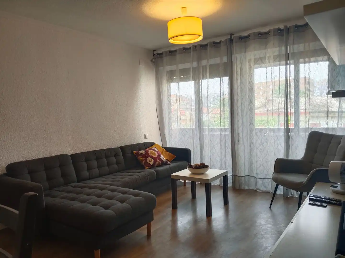 Sala d'estar de Pis de lloguer en Valencia amb Aire condicionat i Moblat