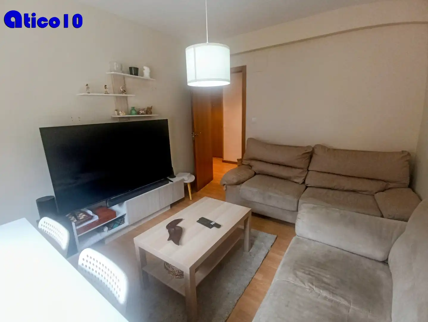 Sala d'estar de Pis en venda en Oviedo  amb Calefacció, Parquet i Traster