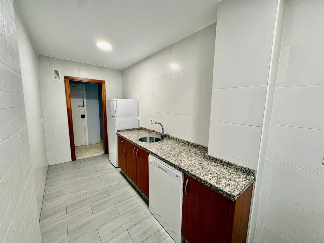 Cuina de Pis de lloguer en El Puerto de Santa María amb Aire condicionat, Forn i Rentadora