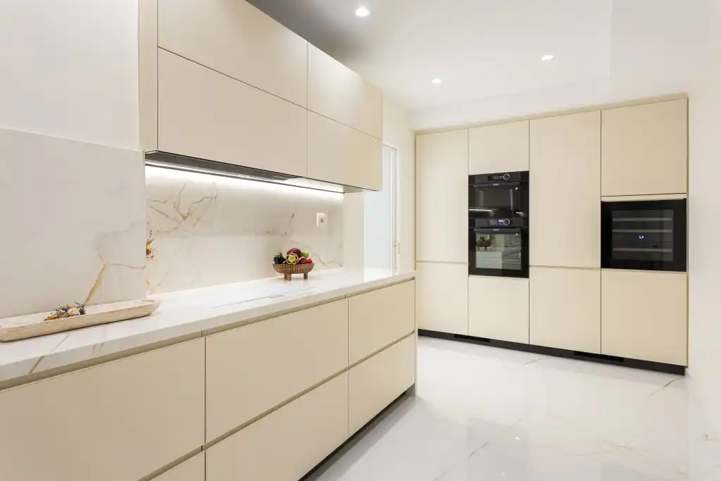 Cuina de Apartament en venda en Barcelona amb Calefacció, Traster i Moblat