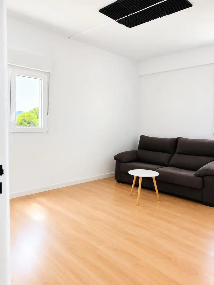 Sala d'estar de Pis de lloguer en Dénia amb Parquet, Moblat i Balcó