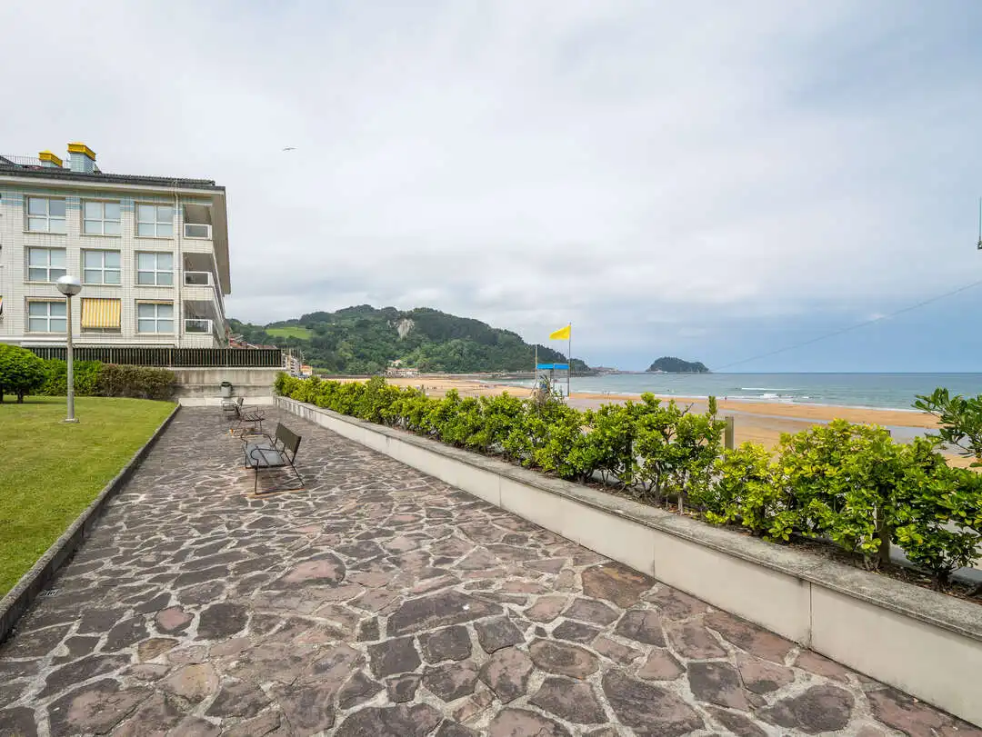 Wohnung zum Verkauf in Zarautz mit Heizung, Privatgarten und Terrasse