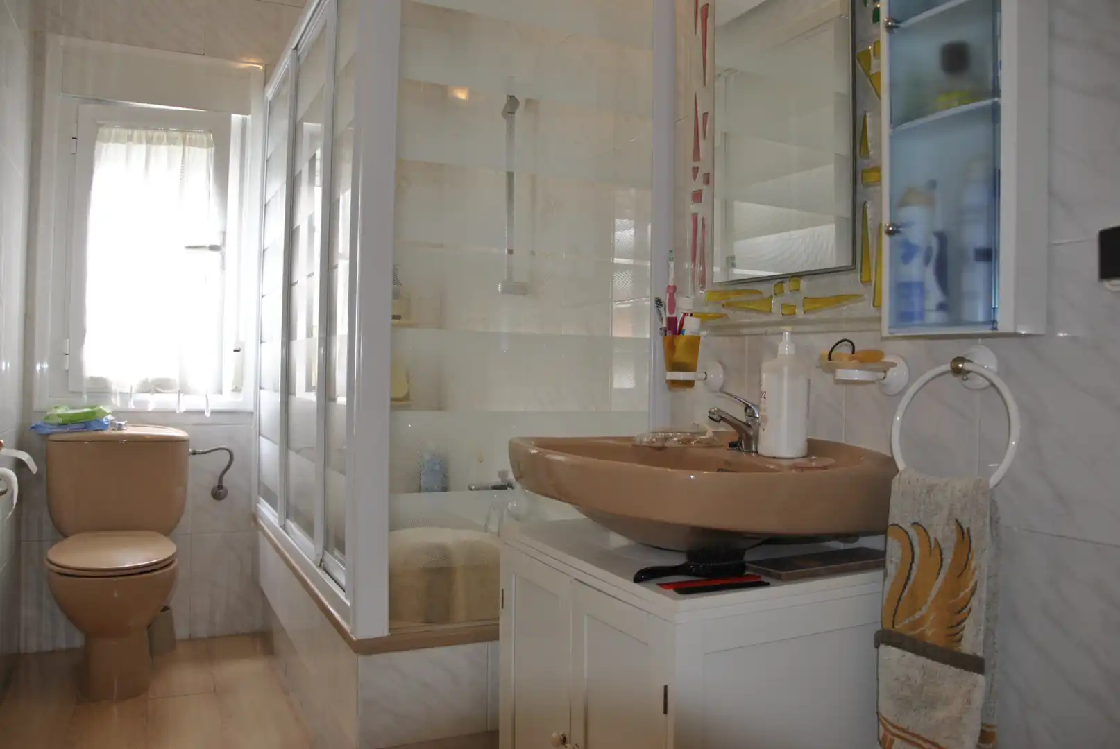 Bathroom of Flat for sale in Plasencia  with Air Conditioner, Heating and Parquet flooring