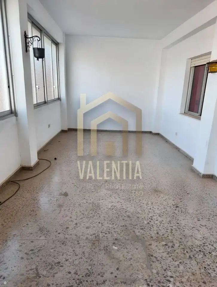 Wohnung zum Verkauf in Carcaixent mit Terrasse und Abstellraum