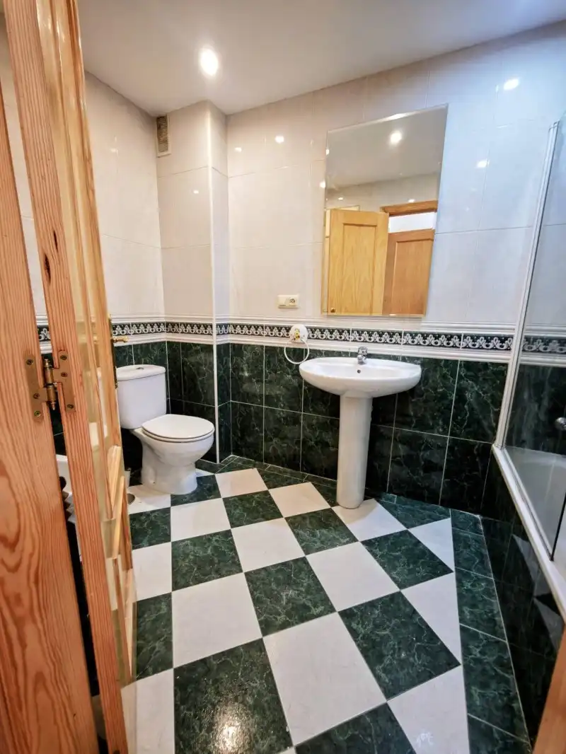 Baño de Piso en venta en El Espinar con Calefacción, Jardín privado y Terraza