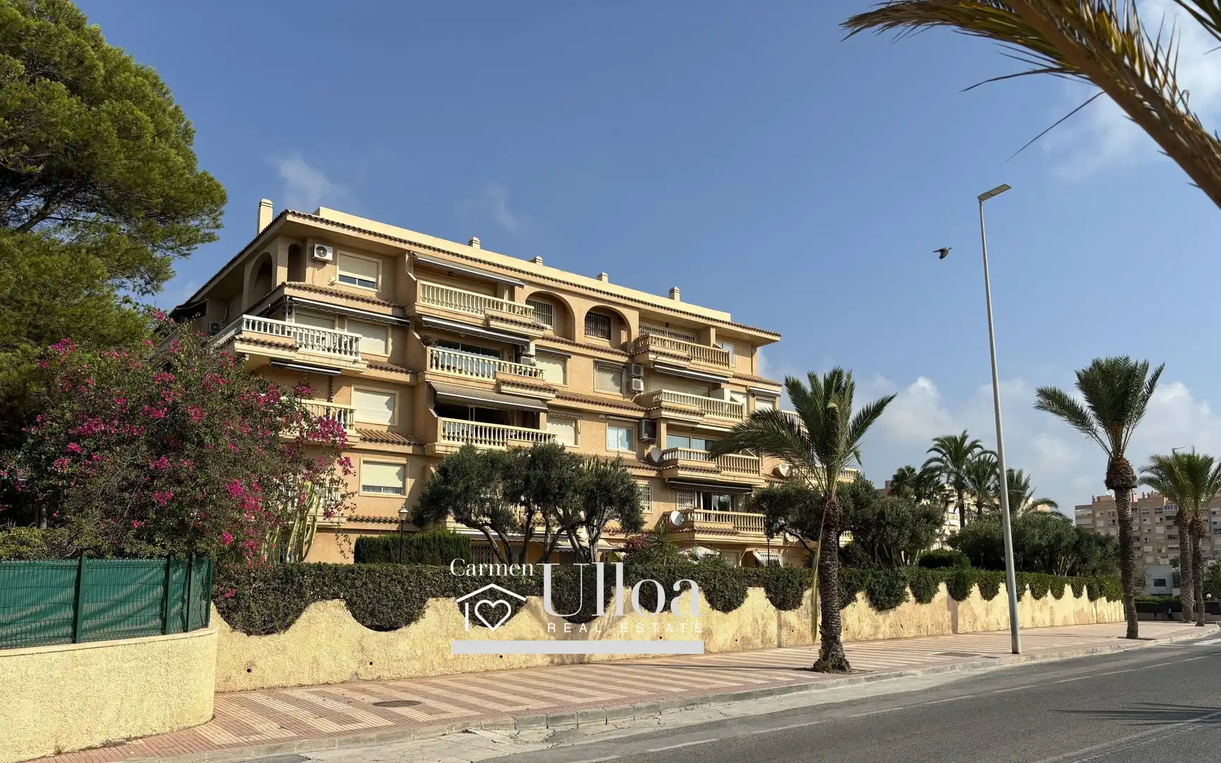 Vista exterior de Piso en venta en El Campello con Terraza y Piscina comunitaria