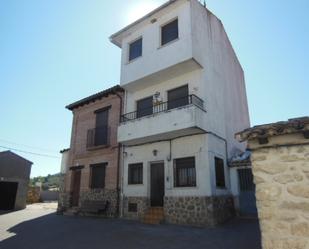 Exterior view of House or chalet for sale in Navamorcuende