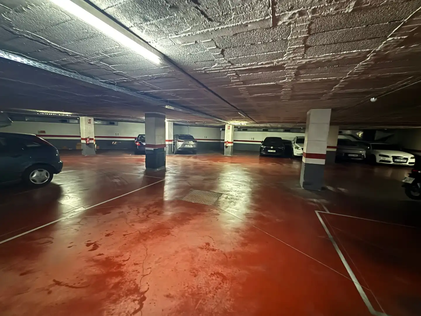 Garage zur Miete in Carrer de Sardenya, Fort Pienc