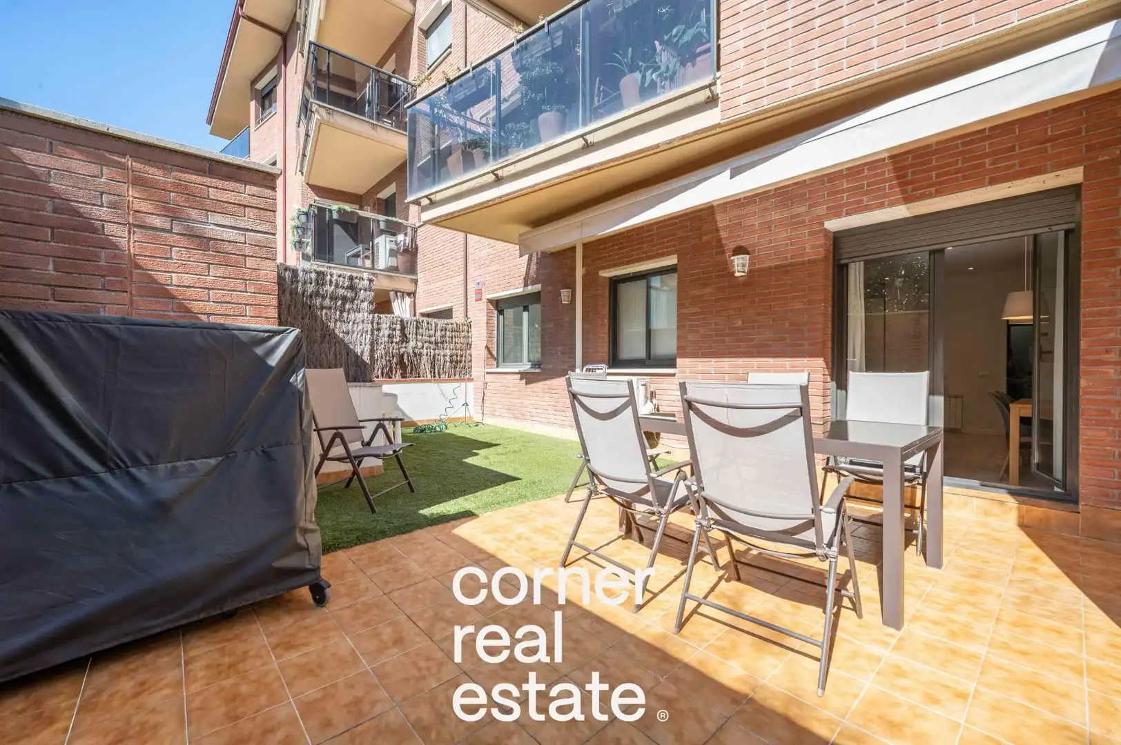 Exterior view of Ground floor for sale in Sant Cugat del Vallès  with Heating, Parquet flooring and Terrace