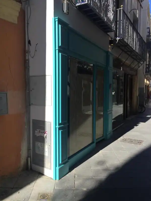 Vista exterior de Edificio en venta en Sevilla