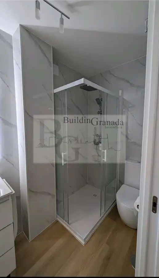 Bathroom of Flat for rent in Granada  with Heating, Furnished and Balcony