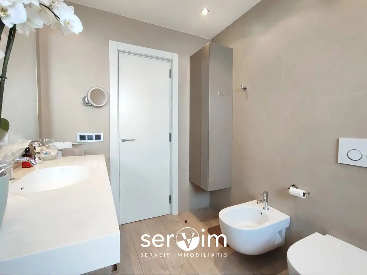 Baño de Casa adosada en venta en Girona con Aire acondicionado, Calefacción y Jardín privado