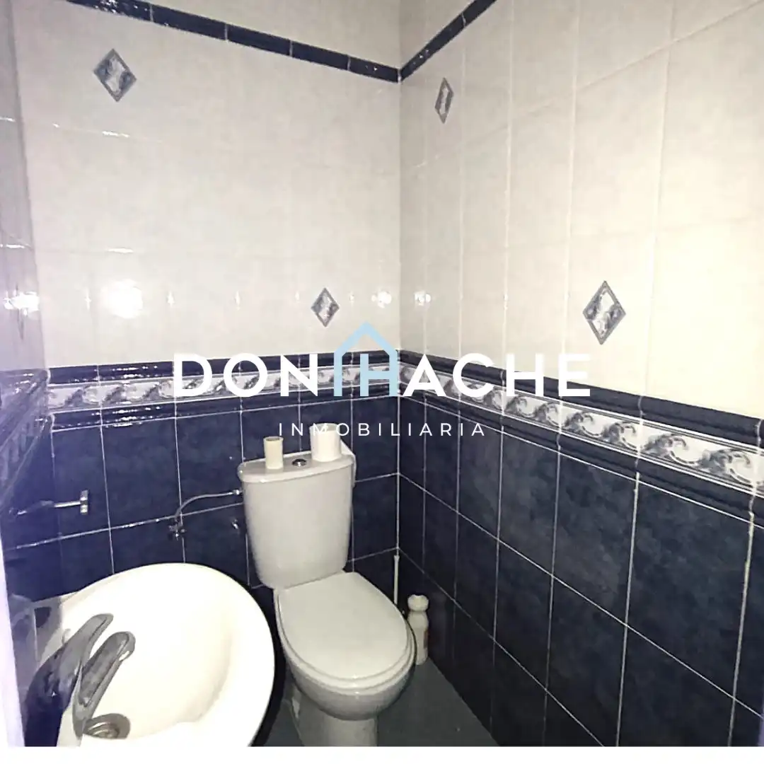 Bany de Local en venda en Rapariegos amb Moblat