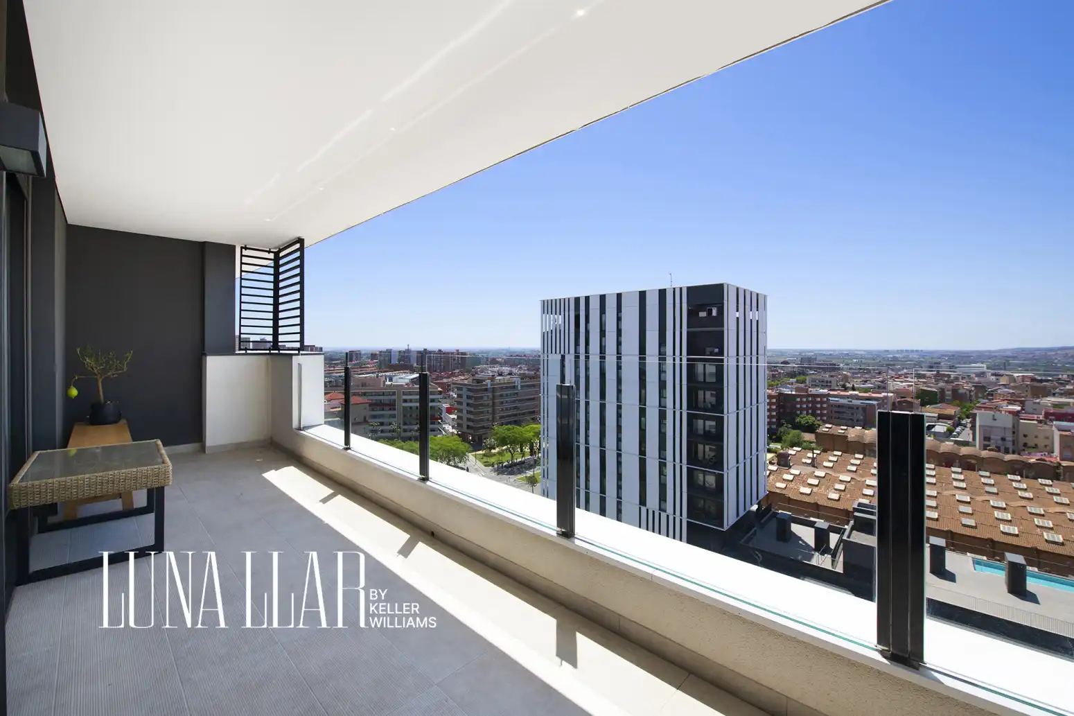 Terraza de Piso en venta en Cornellà de Llobregat con Aire acondicionado, Calefacción y Jardín privado
