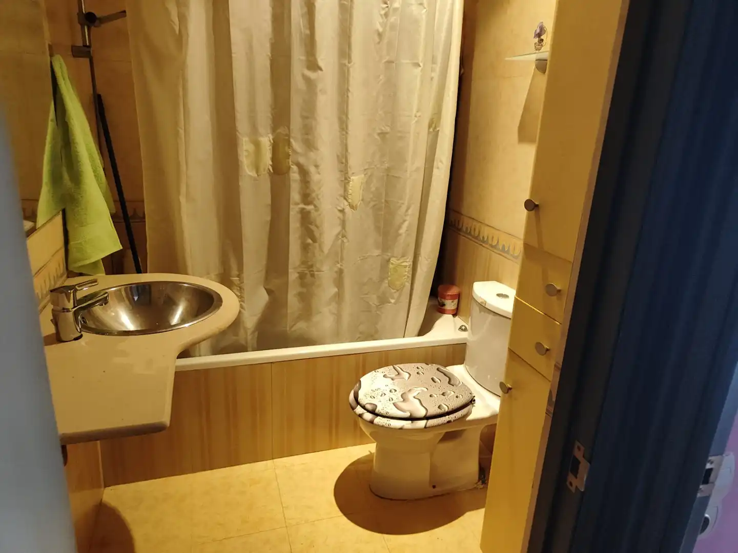 Baño de Piso en venta en Zaragoza con Terraza, Amueblado y Horno