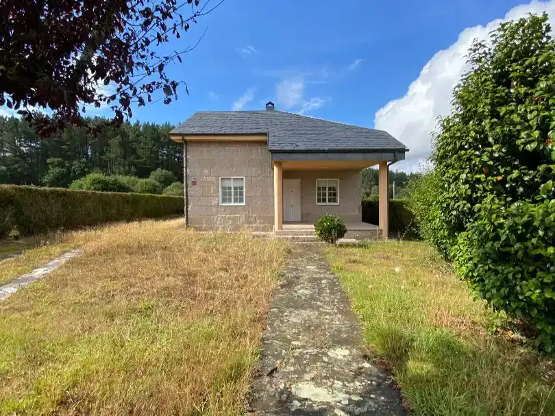 Vista exterior de Pis en venda en Lugo amb Jardí privat i Moblat
