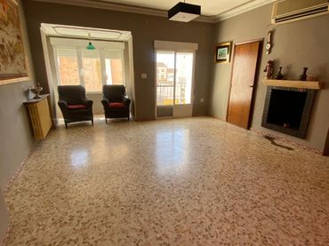 Casa con balcón en venta en Calle Quintanar