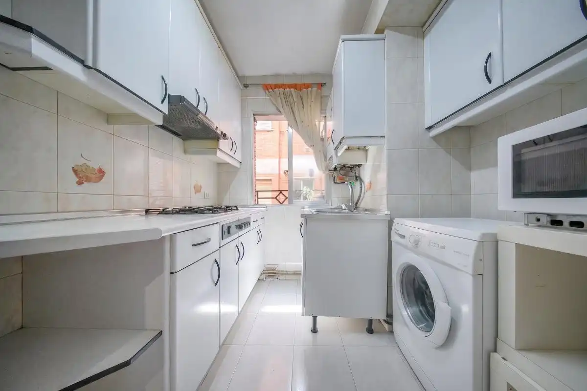 Cocina de Piso en venta en Madrid con Calefacción, Terraza y Amueblado