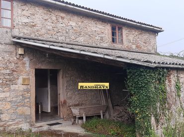 Casa amb jardí en venda a Irixoa