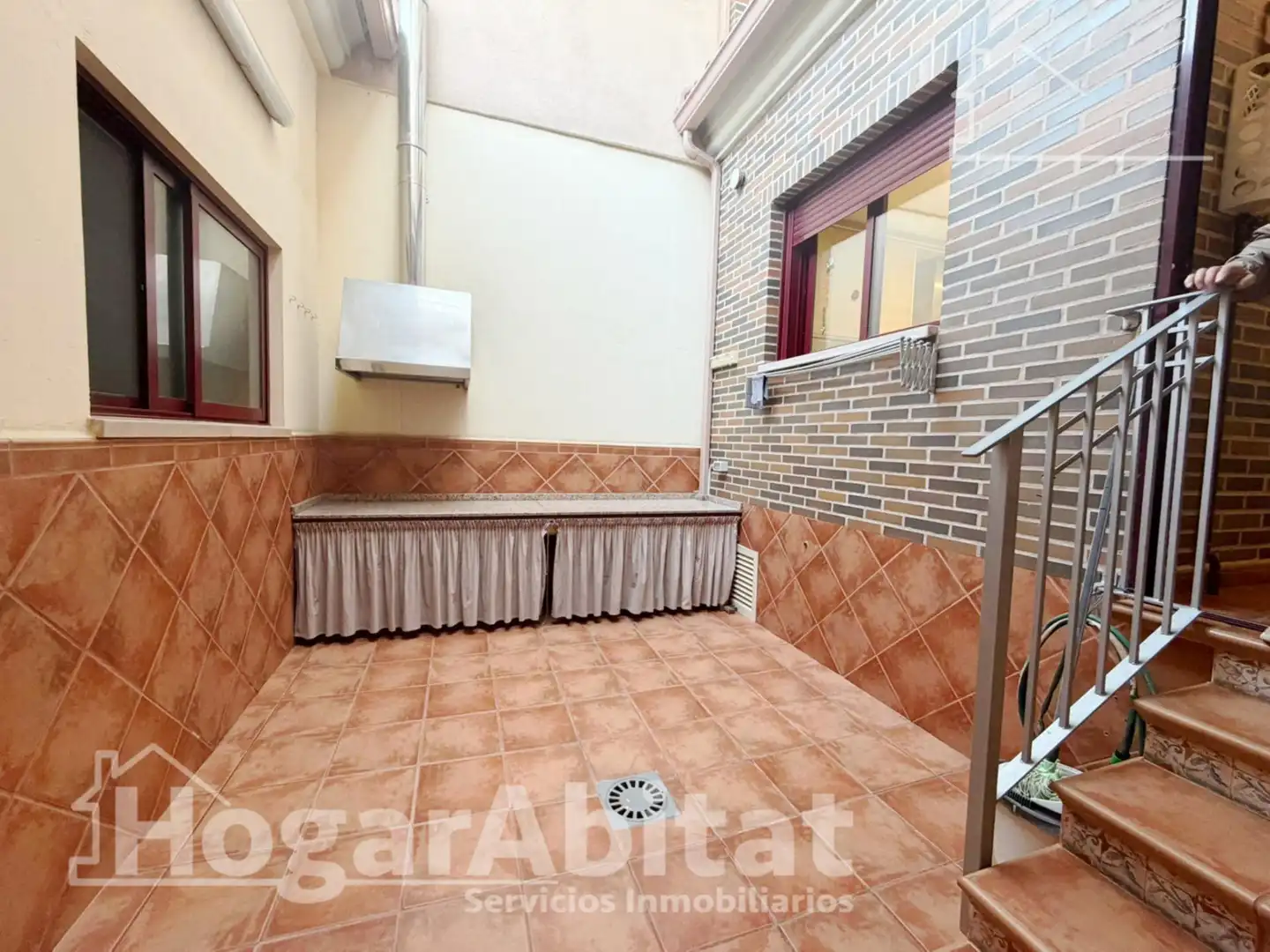 Jardí de Casa adosada en venda en Sagunto / Sagunt amb Aire condicionat, Jardí privat i Terrassa