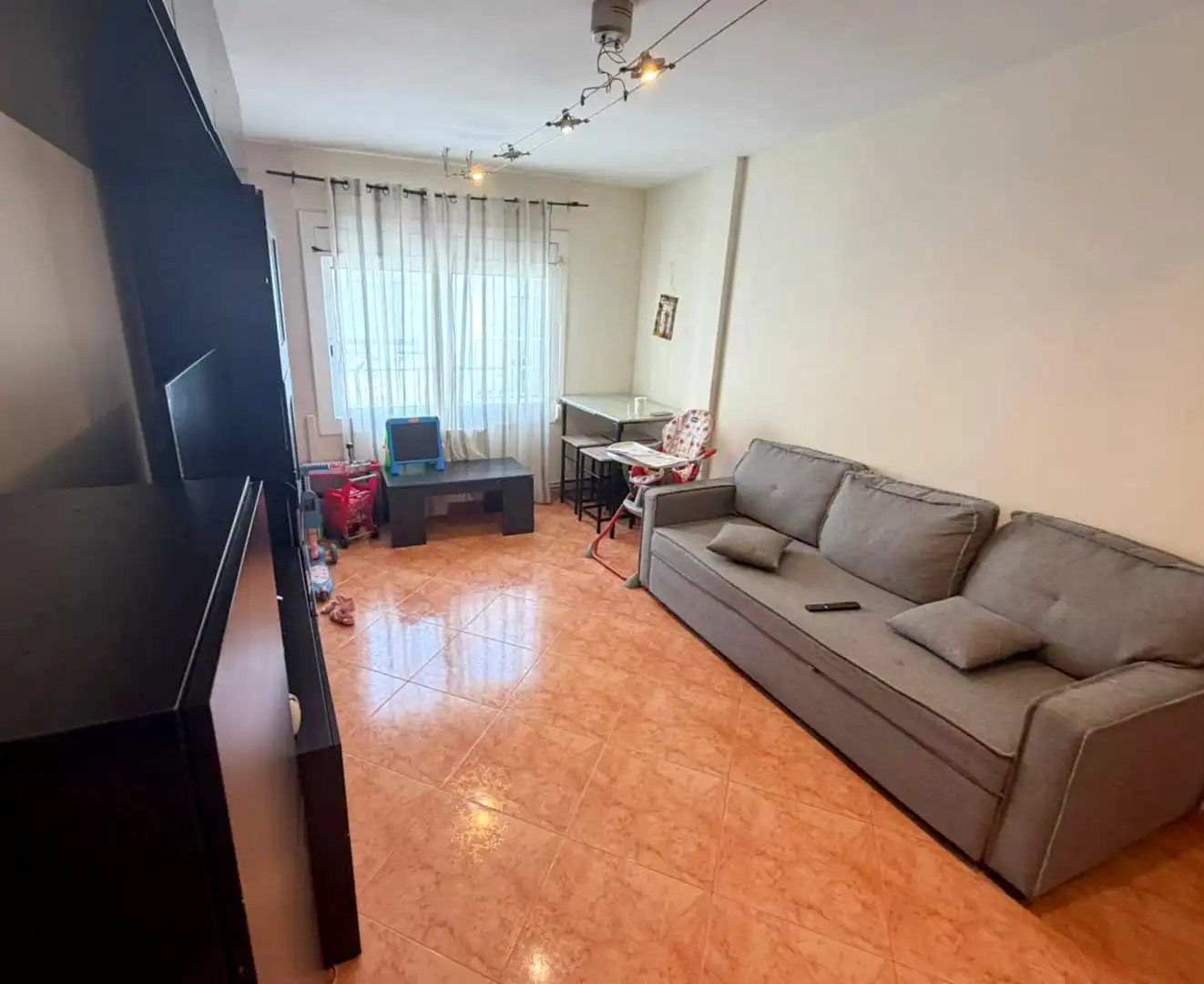 Living room of Flat for sale in El Prat de Llobregat  with Air Conditioner, Oven and Balcony
