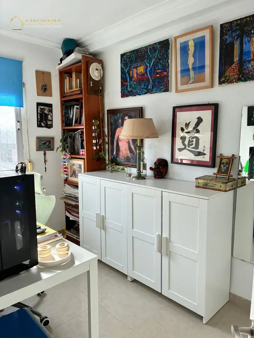 Living room of Flat for sale in Sevilla  with Air Conditioner and Furnished