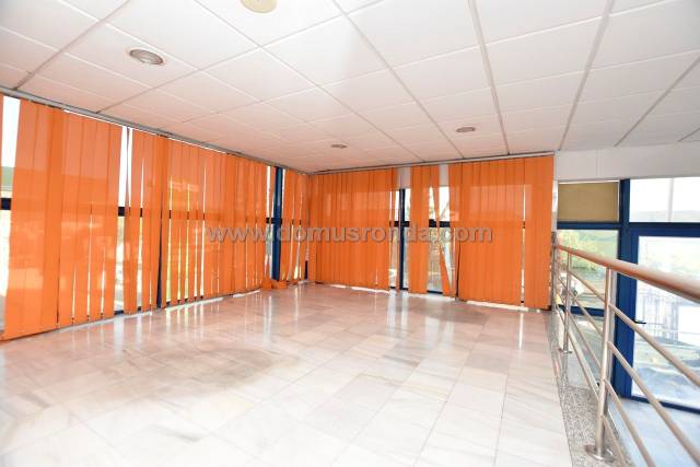 Local comercial en Alquiler en El Fuerte - La Dehesa