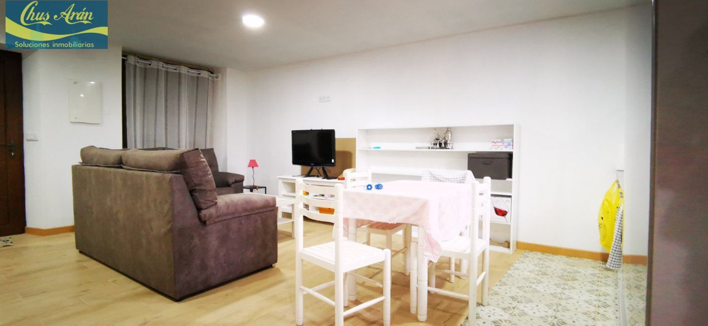 Sala d'estar de Casa o xalet en venda en Ponteceso amb Calefacció, Jardí privat i Traster