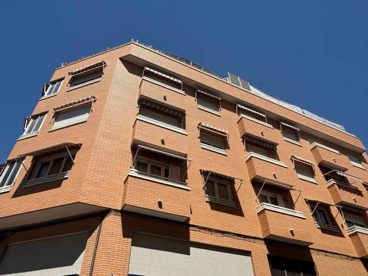 Vista exterior de Piso en venta en Alicante / Alacant con Aire acondicionado, Trastero y Balcón