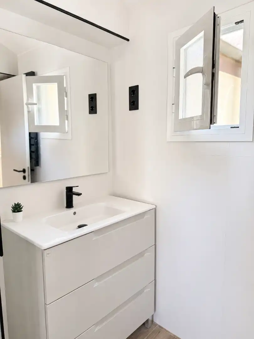 Baño de Estudio de alquiler en Madrid con Calefacción, Parquet y Amueblado