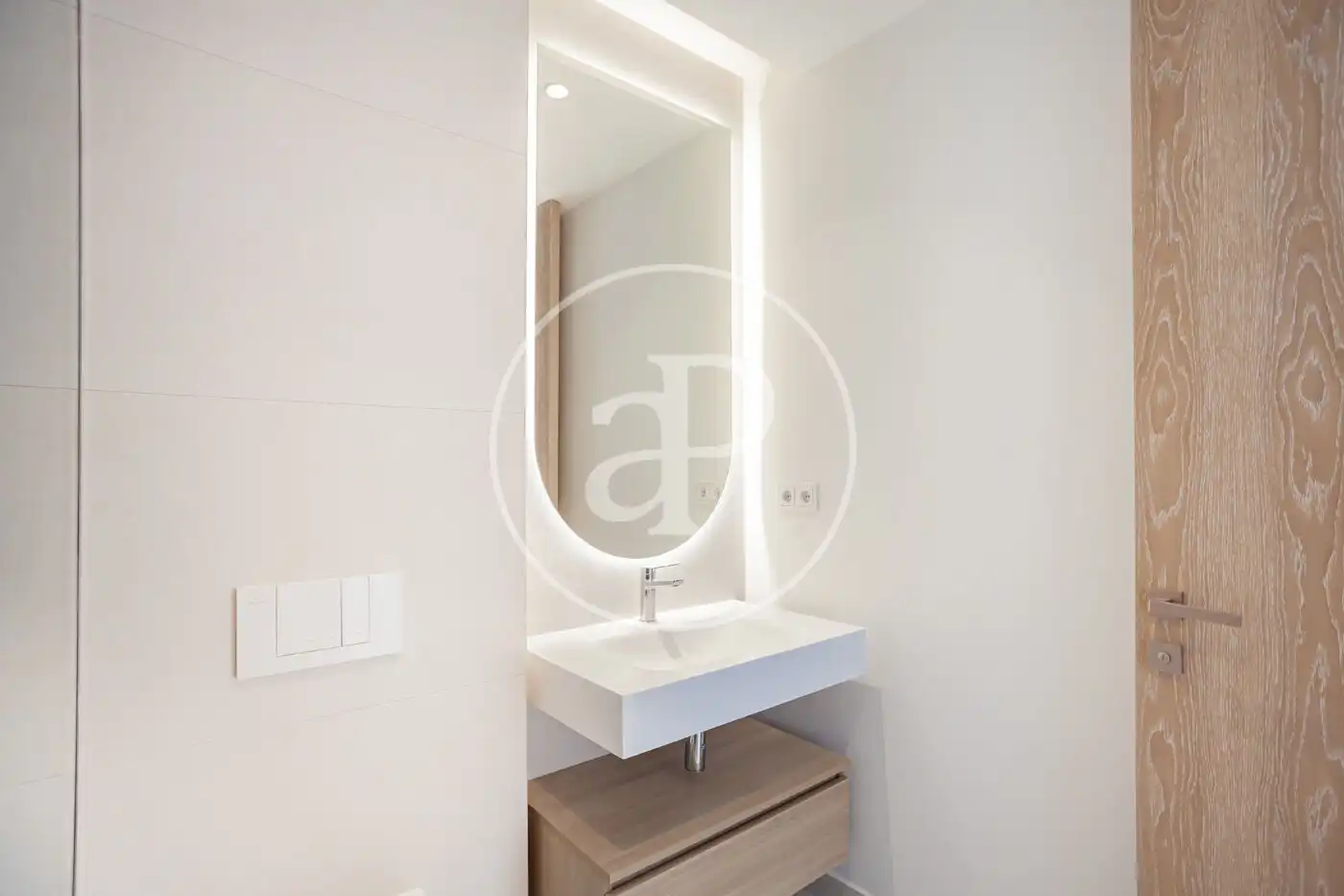 Bathroom of Flat for rent in Pozuelo de Alarcón  with Air Conditioner, Heating and Private garden