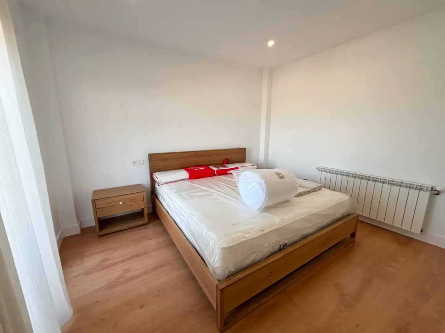 Habitación de Ático de alquiler en La Zubia con Aire acondicionado, Calefacción y Jardín privado