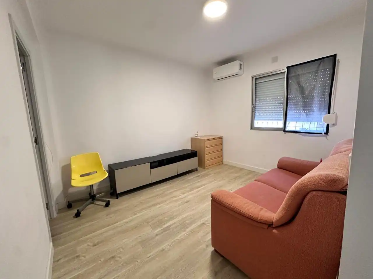 Flat for rent in Madrid  with Terrace and Furnished