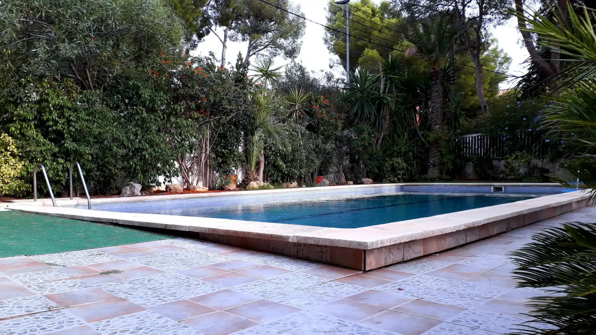 Piscina de Casa o xalet en venda en Castelldefels amb Aire condicionat, Calefacció i Jardí privat
