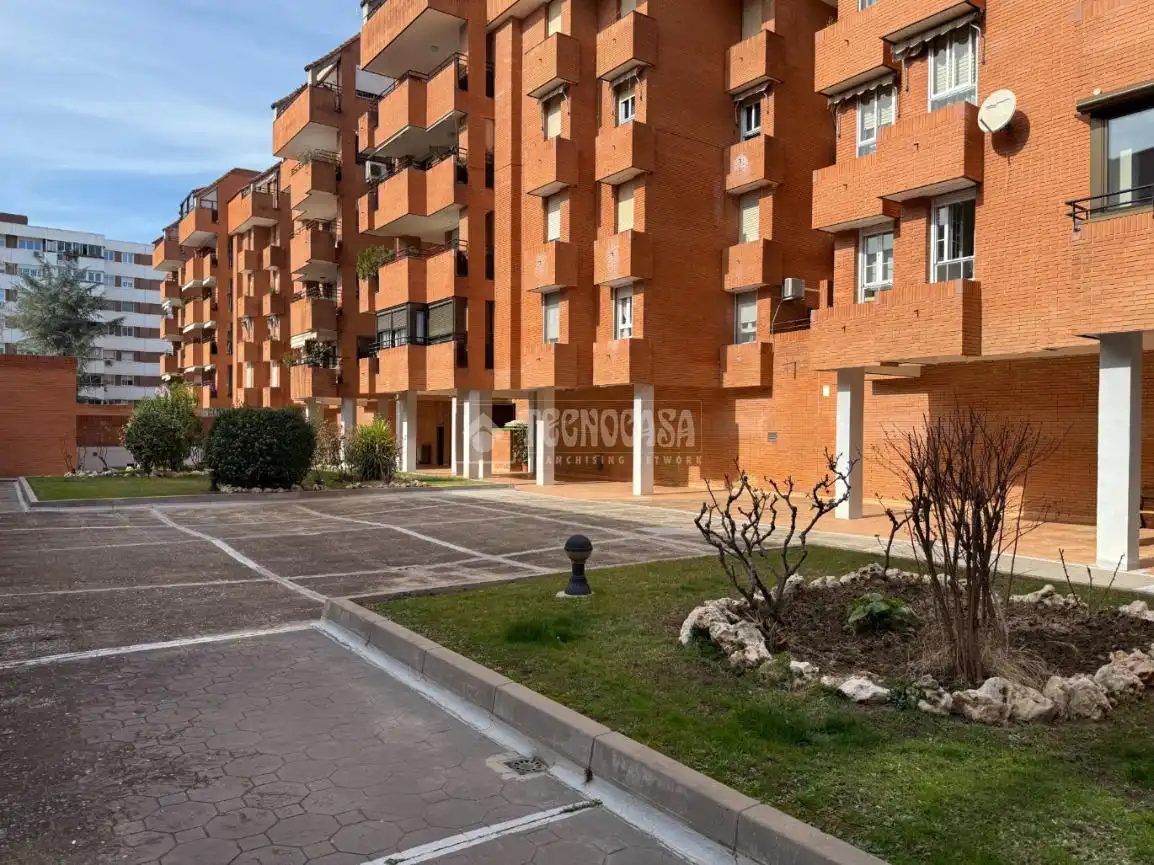 Vista exterior de Piso en venta en Alcalá de Henares con Aire acondicionado y Terraza