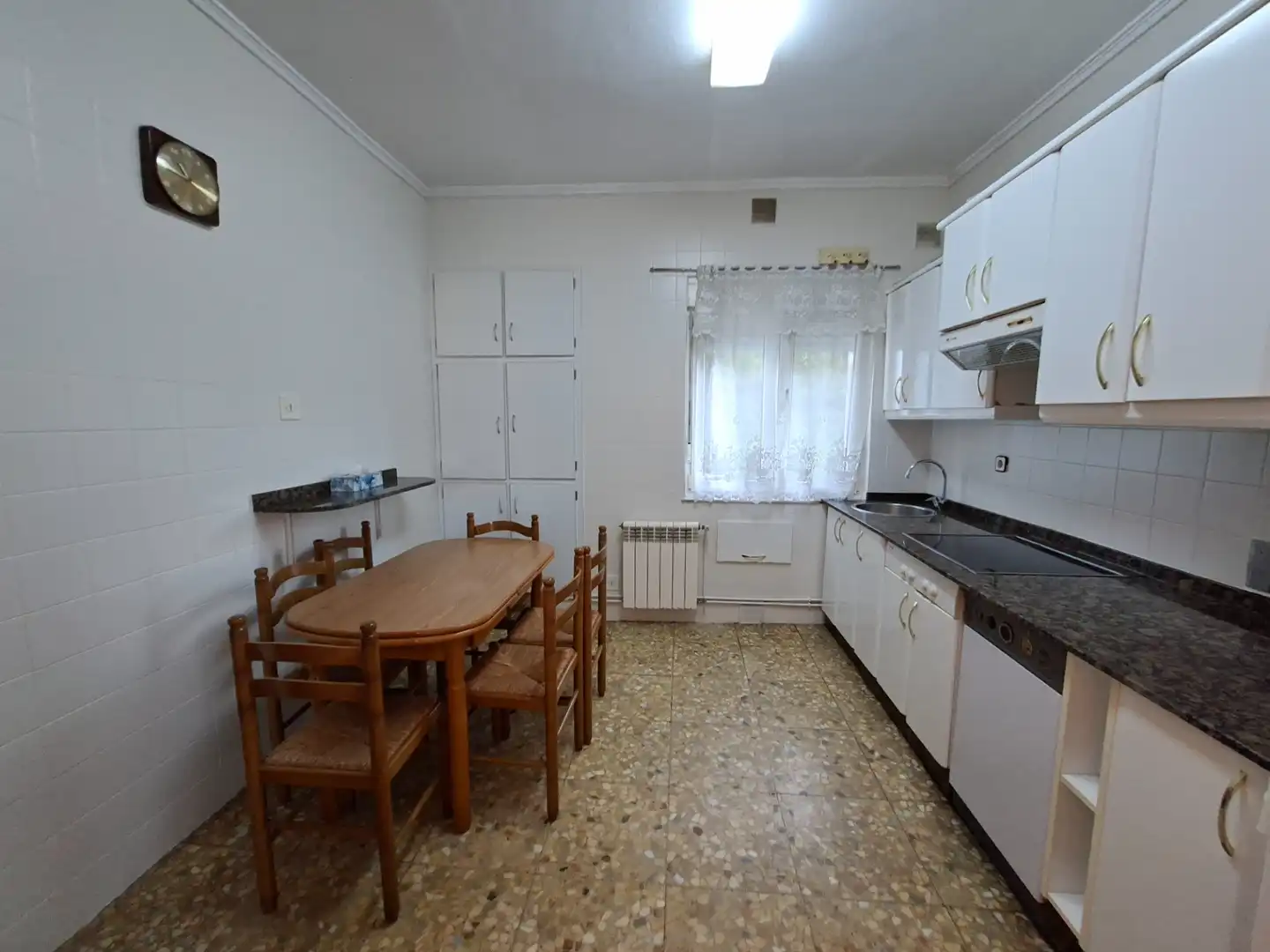 Cocina de Piso en venta en Pravia con Calefacción, Trastero y Amueblado