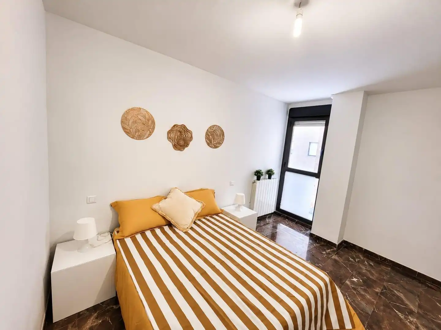 Bedroom of Flat for sale in Zaragoza  with Air Conditioner, Heating and Balcony
