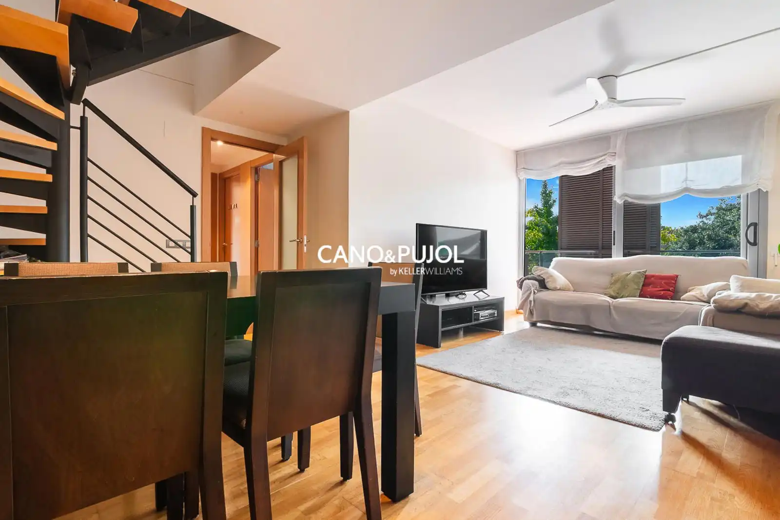 Living room of Flat for sale in Sant Cugat del Vallès  with Heating, Terrace and Storage room