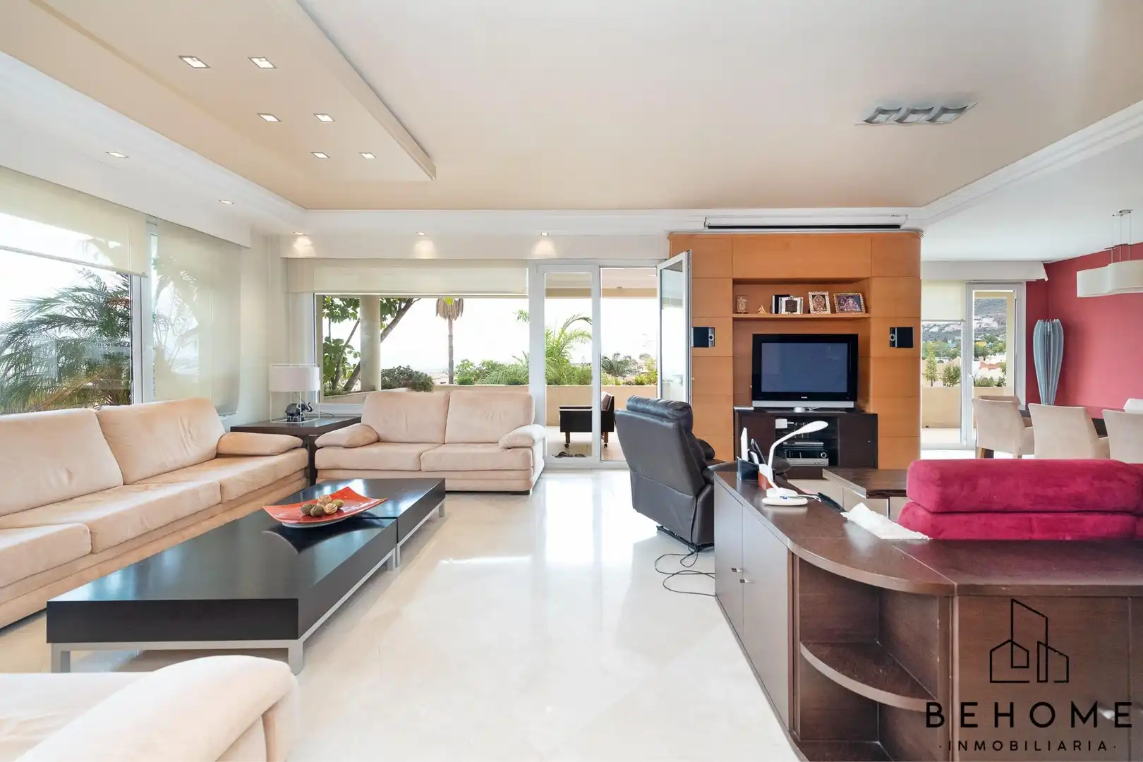 Sala d'estar de Casa o xalet en venda en Alhaurín de la Torre amb Aire condicionat, Jardí privat i Terrassa