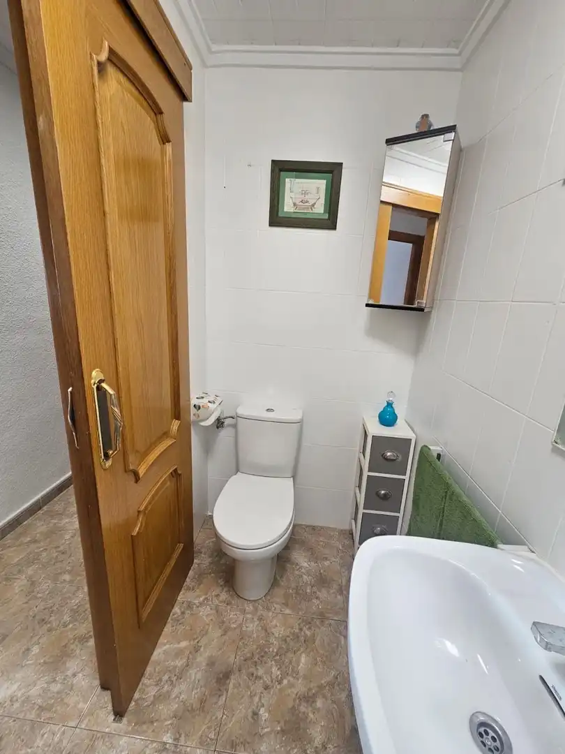 Bany de Apartament de lloguer en Torrevieja amb Aire condicionat, Calefacció i Terrassa