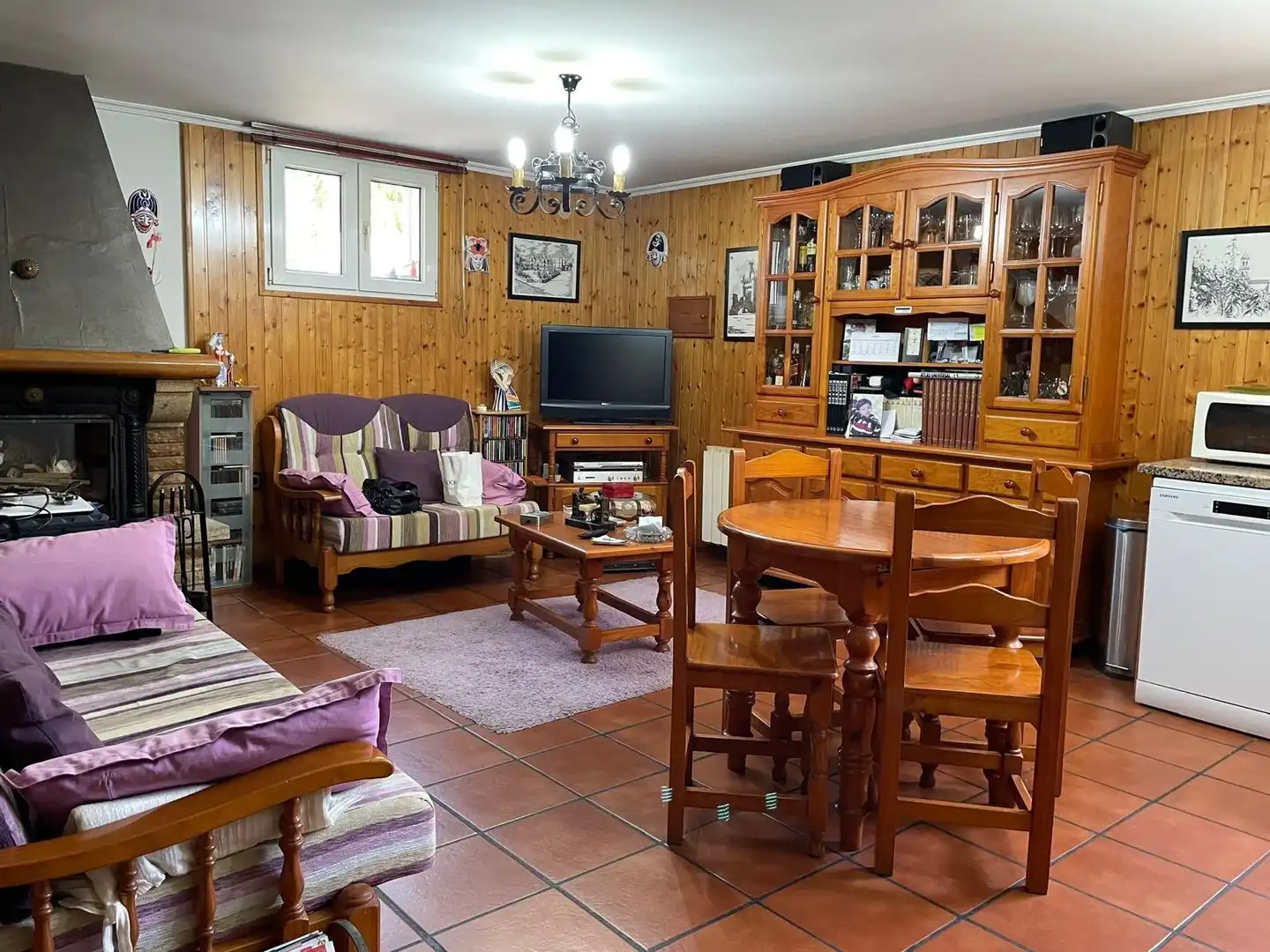 Sala d'estar de Casa o xalet en venda en Camponaraya amb Calefacció i Jardí privat
