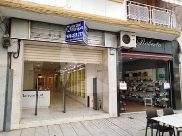 Locale commerciale in affitto a Avenida Miguel Ángel Celdrán Matute