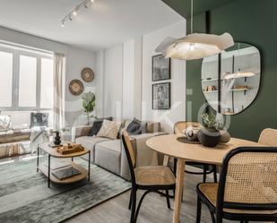 Sala d'estar de Apartament de lloguer en  Madrid Capital amb Aire condicionat, Moblat i Forn