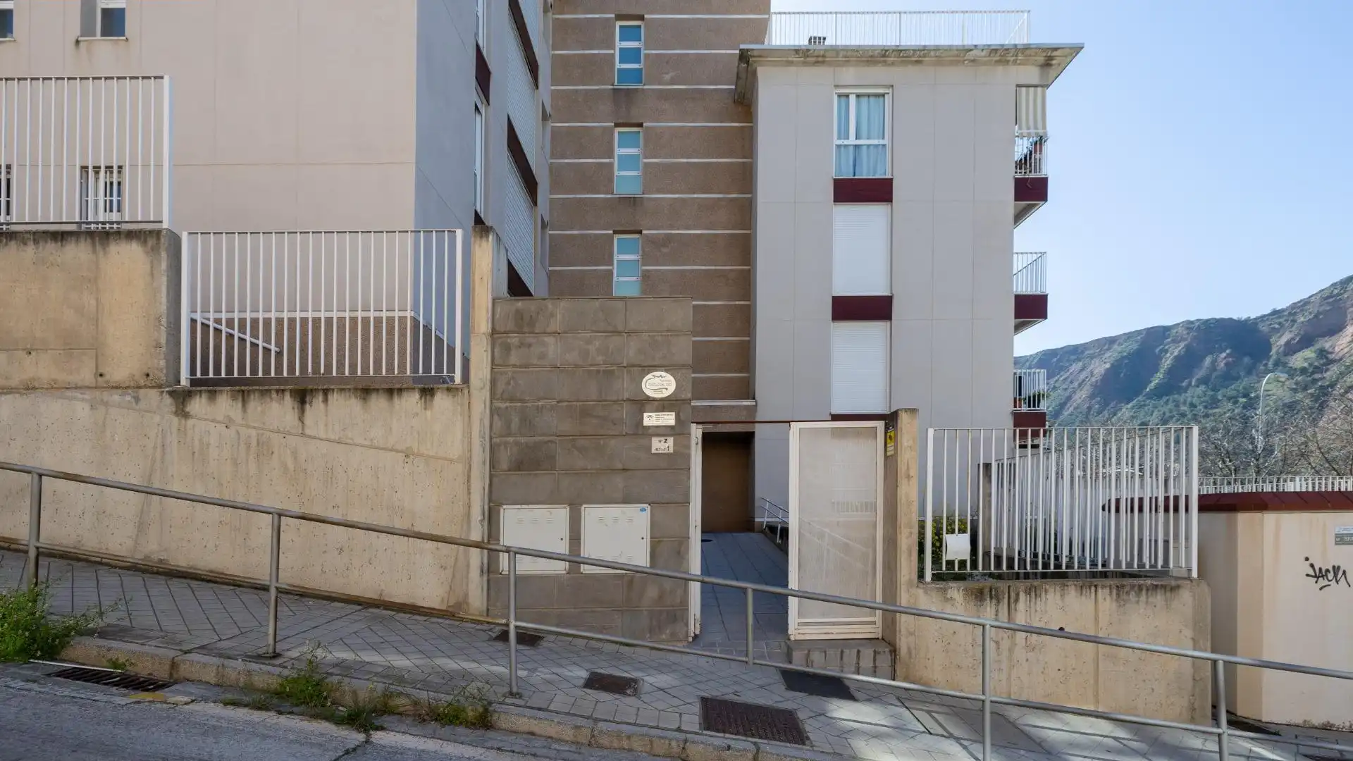 Exterior view of Flat for sale in  Granada Capital
