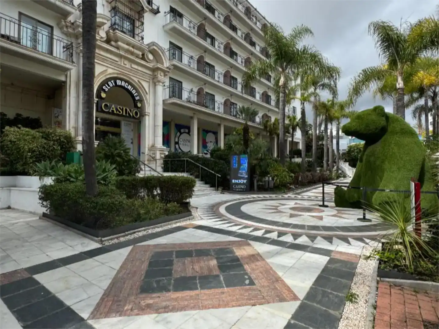 Vista exterior de Apartament de lloguer en Marbella amb Aire condicionat, Piscina i Balcó
